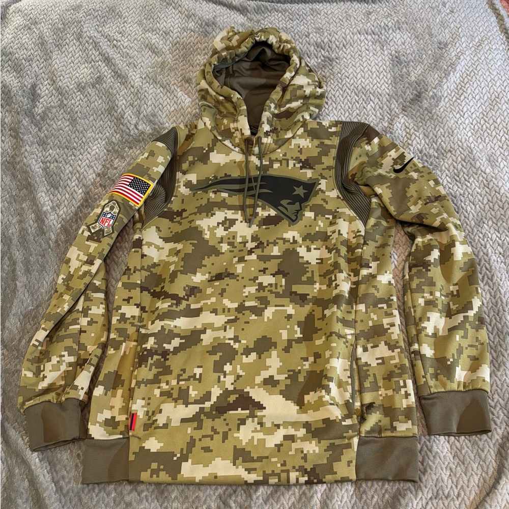 Men’s Nike New England Patriots On Field Camo Sweatshirt with Pockets Size Small
